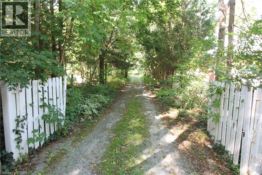 1097 Mineral Springs Rd, Hamilton, ON L9H 5E3