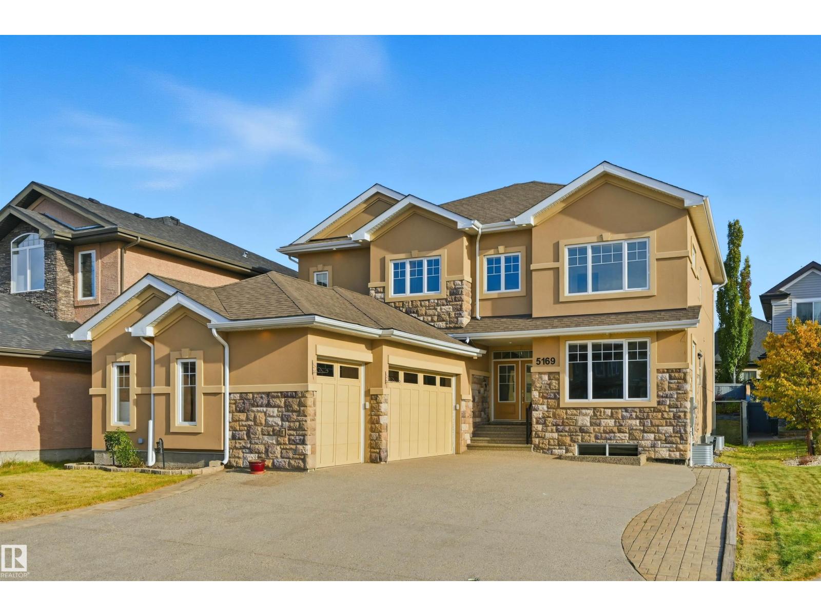 5169 Mullen Rd NW, Edmonton, AB T6R 0R2