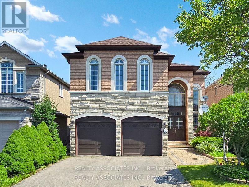 2 Lord Nelson Ct, Richmond Hill, ON L4S 1Y1