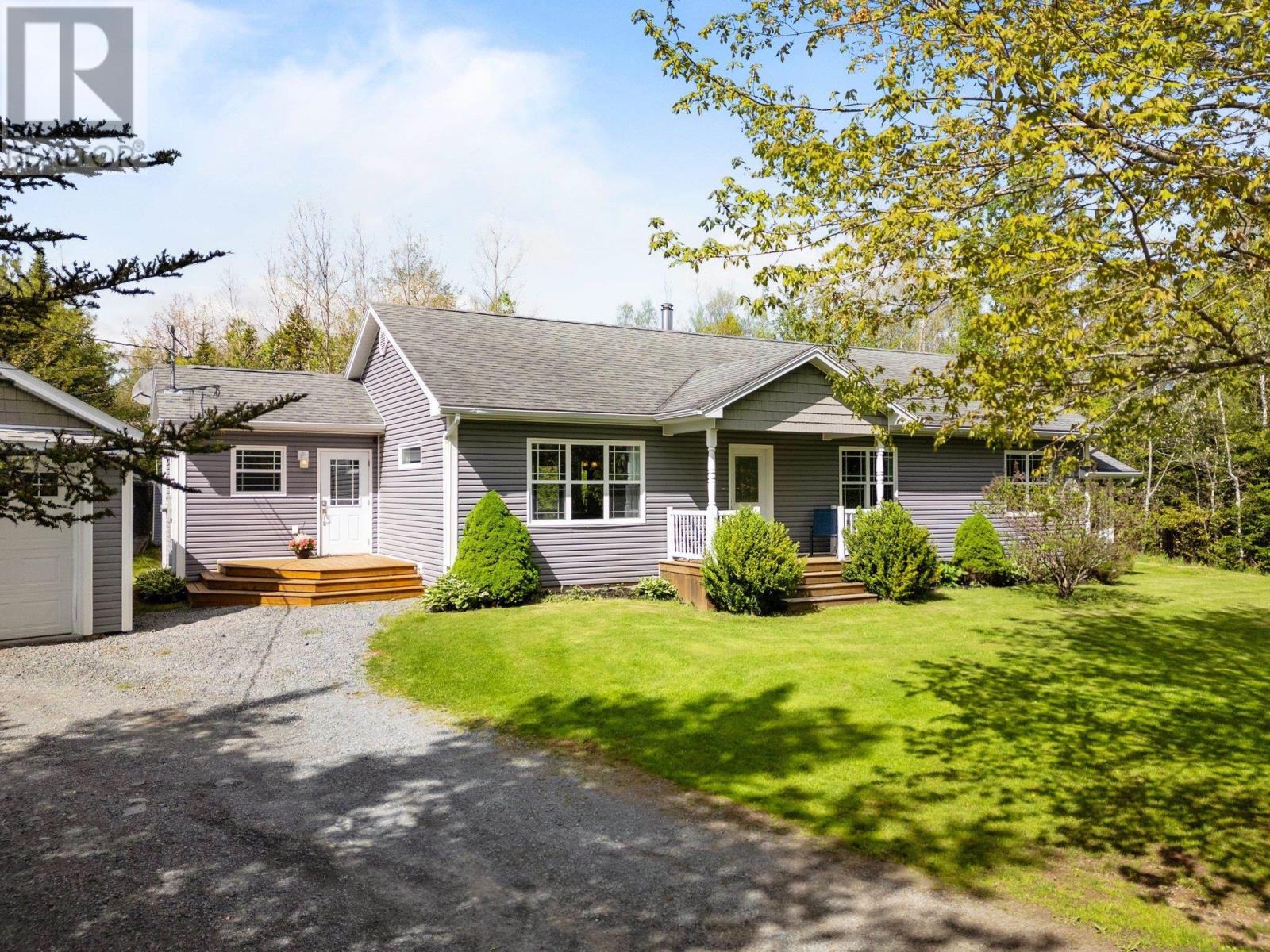 158 Thomas St, Enfield, NS B3E 1M7
