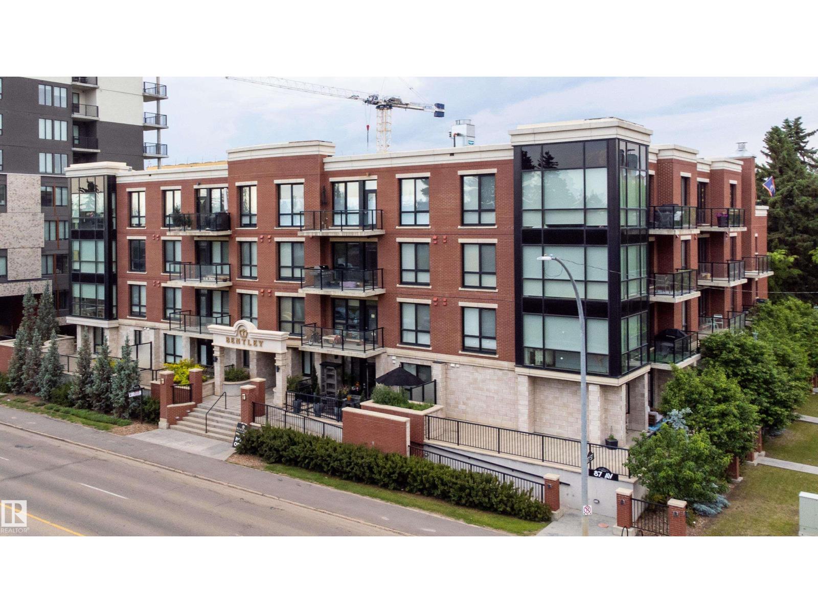 11710 87 Avenue Northwest #204, Edmonton, AB T6G 0Y3