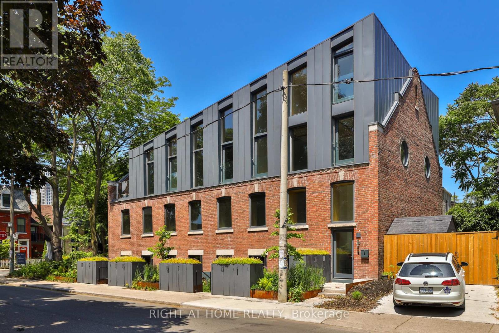 225 Brunswick Ave #3 Ave, Toronto, ON M5S 2M4
