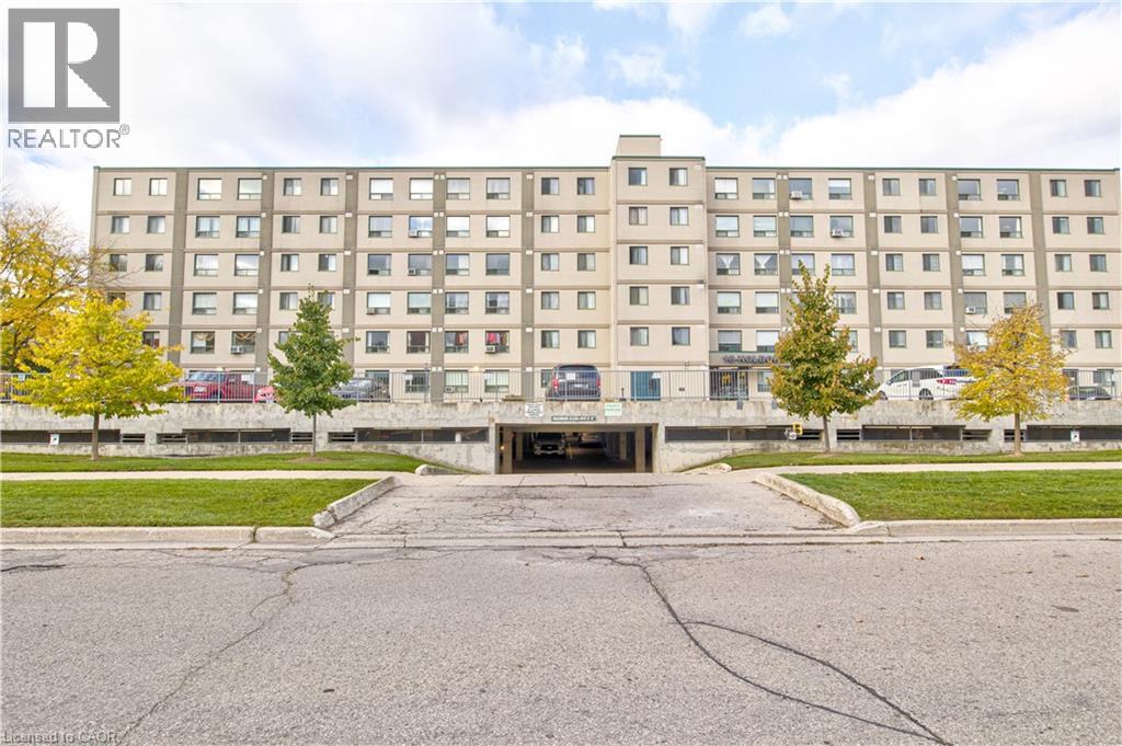 18 Holborn Court Unit 104, Kitchener, ON N2A 4A1