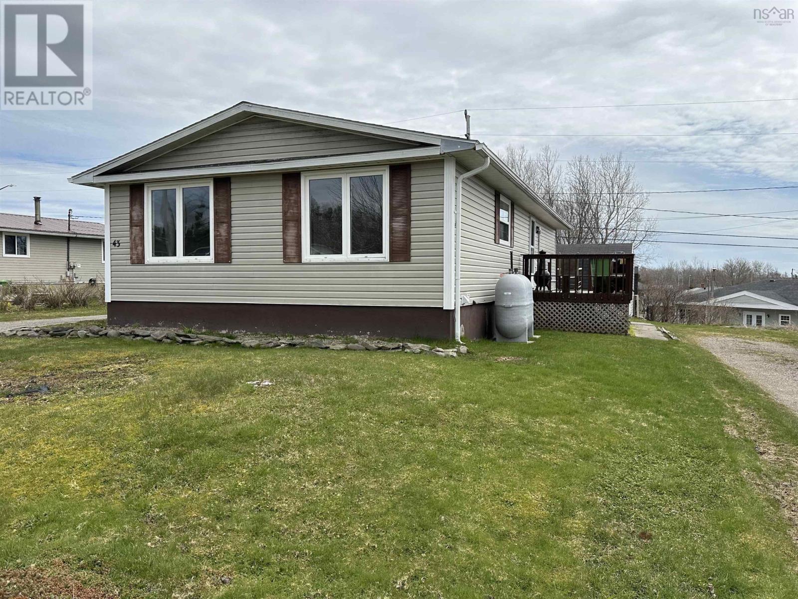 43 Oak Cres, Port Hawkesbury, NS B9A 3H6
