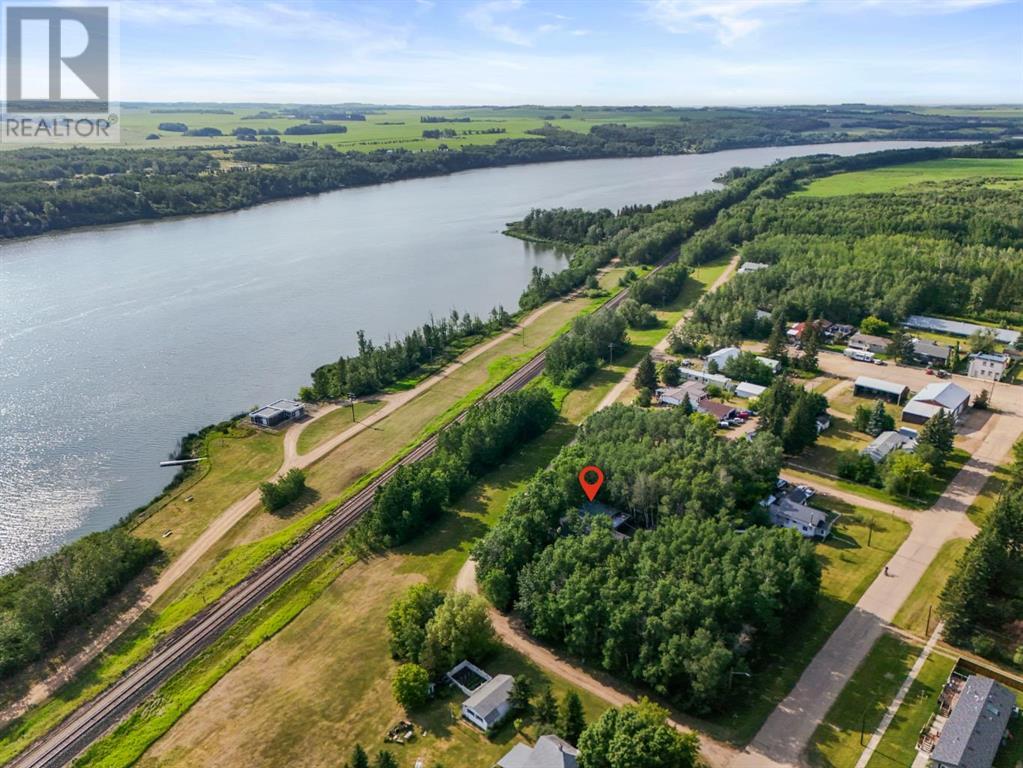 310 Beaver St, Ferintosh, AB T0B 1M0