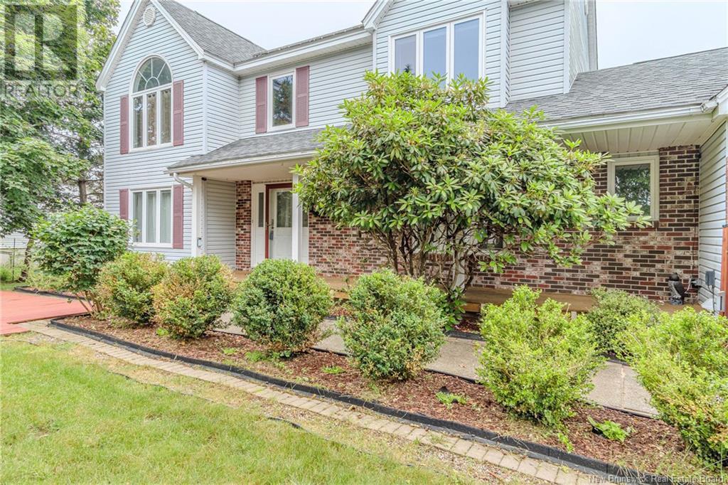 6 Rivercrest Dr, Quispamsis, NB E2E 1W4