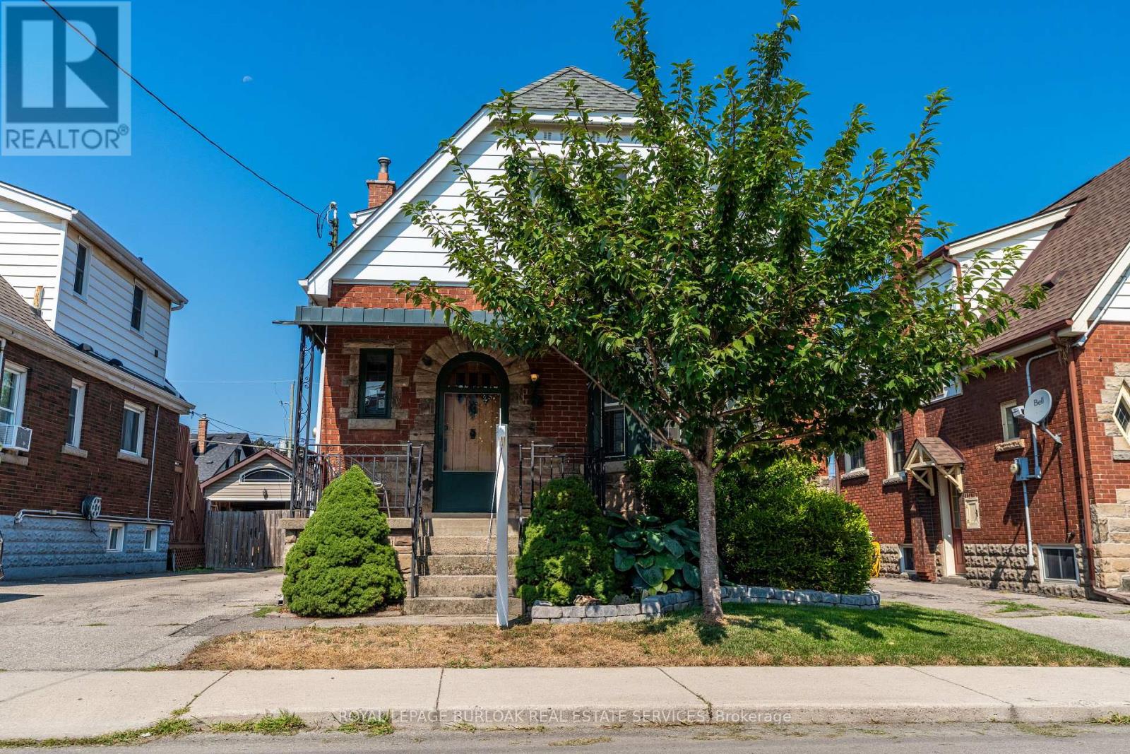 26 Weir St S, Hamilton, ON L8K 3A1