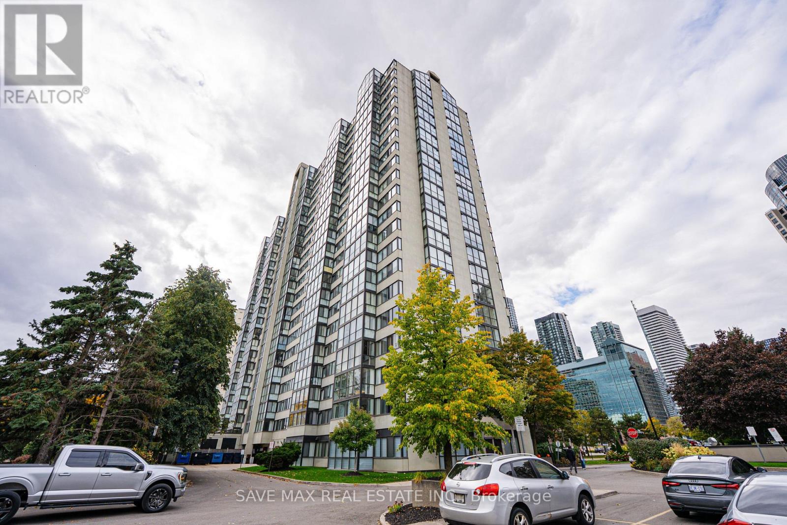 2207 350 Webb Dr, Mississauga, ON L5B 3W4