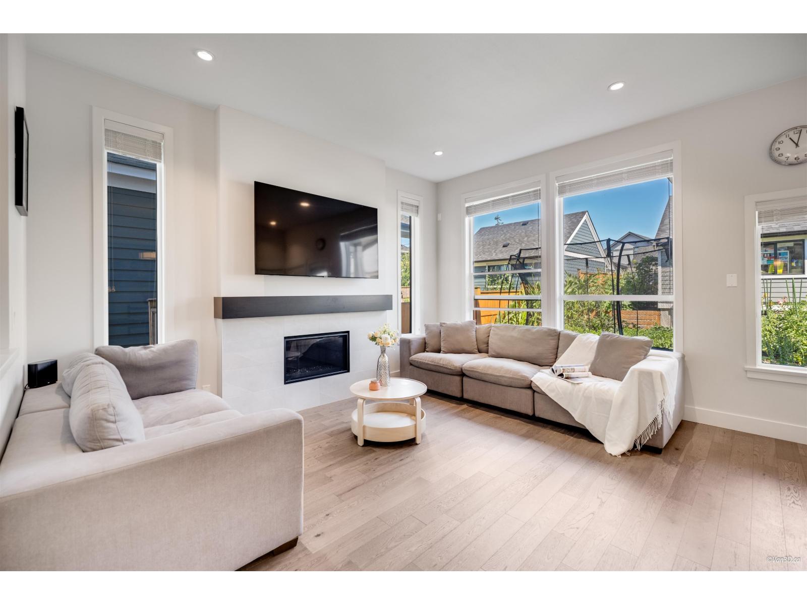 21 Avenue Unit 16623 #a, Surrey, BC V3Z 9X9