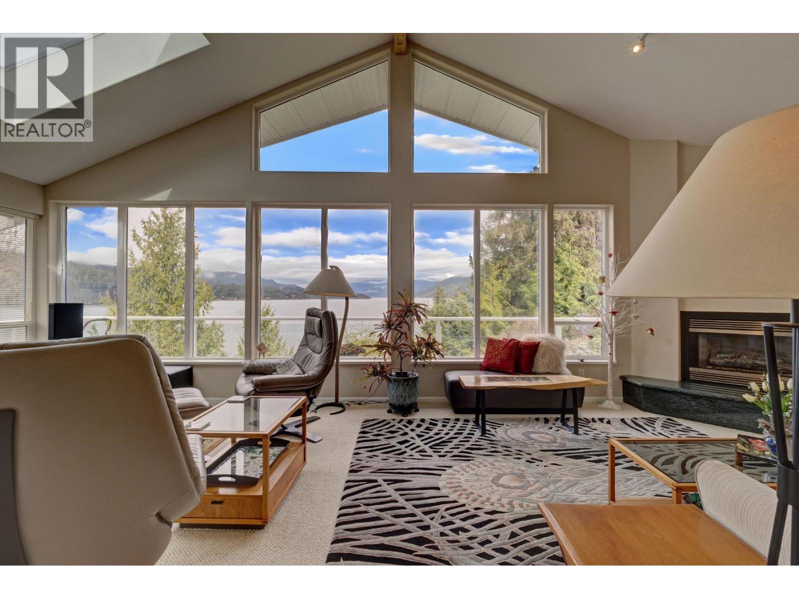 6484 N Gale Ave, Sechelt, BC V7Z 0L1