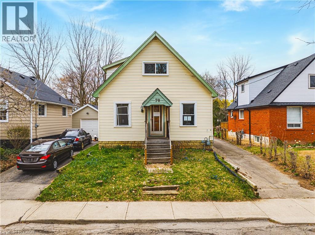 70 Hillview St, Hamilton, ON L8S 2Z2