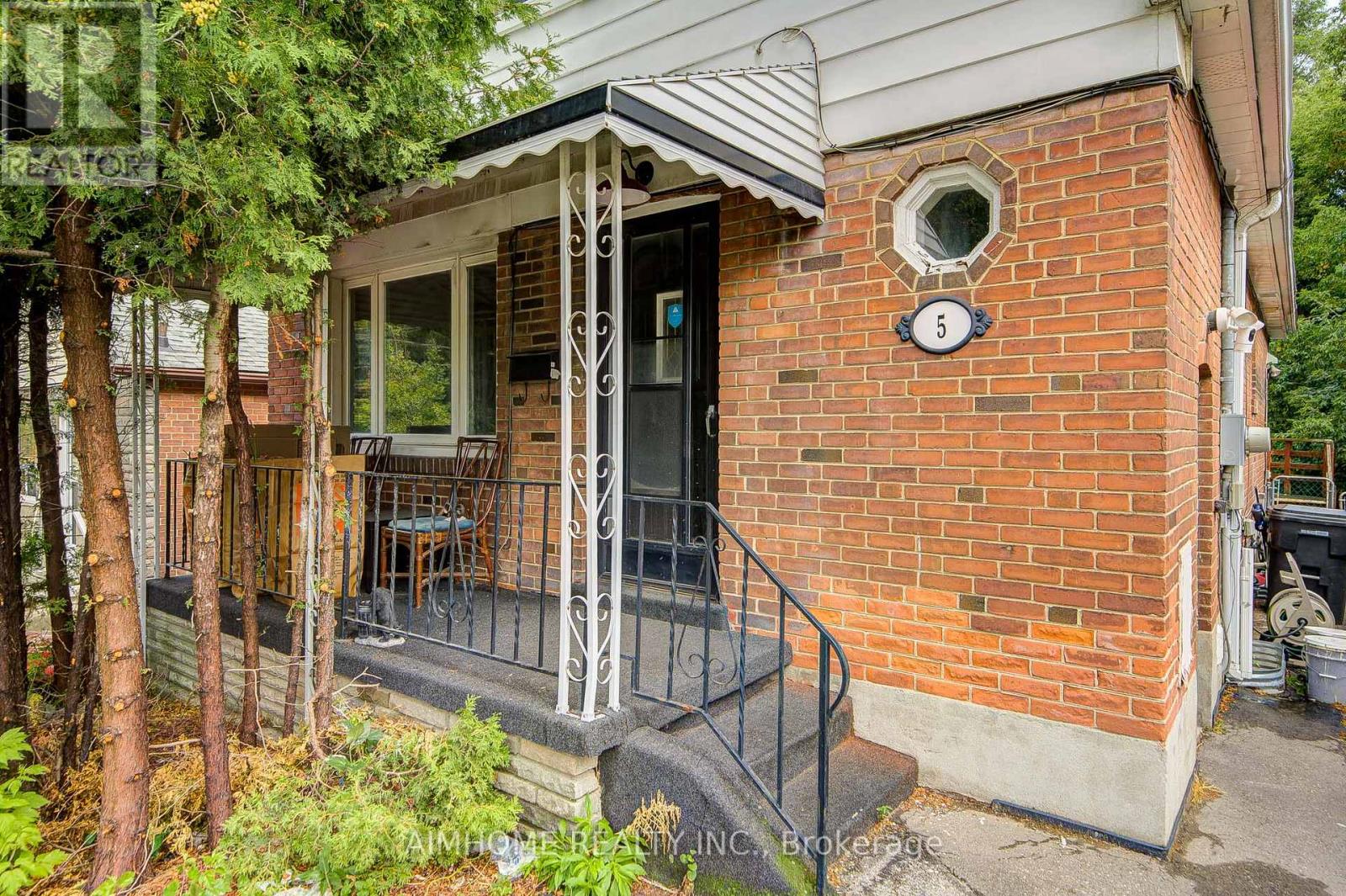 5 Macey Ave, Toronto Oakridge, ON M1L 2T6