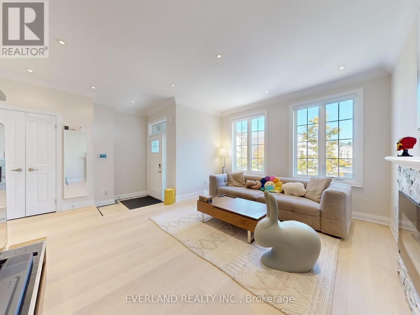 5 Point Pelee Ln, Richmond Hill, ON L4S 0G4
