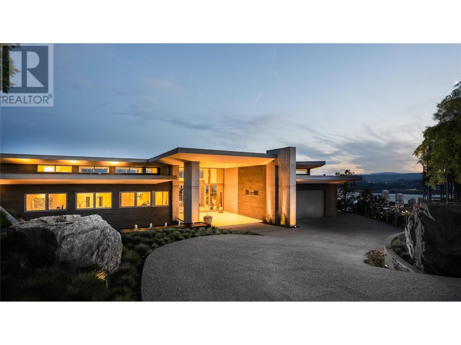 764 Rockcliffe Pl, Kelowna, BC V1V 2Y3