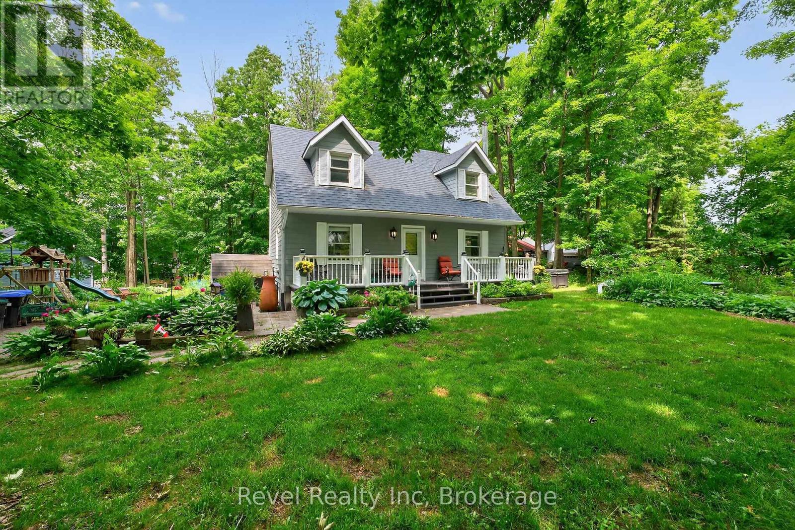 6 Bayside Rd, Tiny, ON L9M 0H8