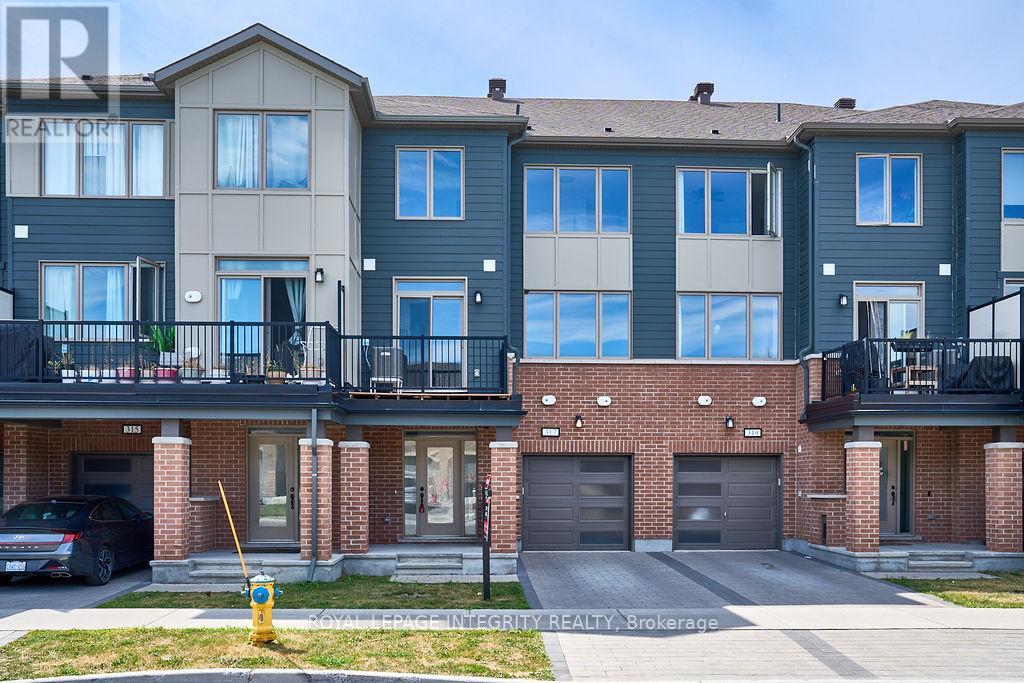 317 Squadron Cres, Ottawa, ON K1K 4Z4