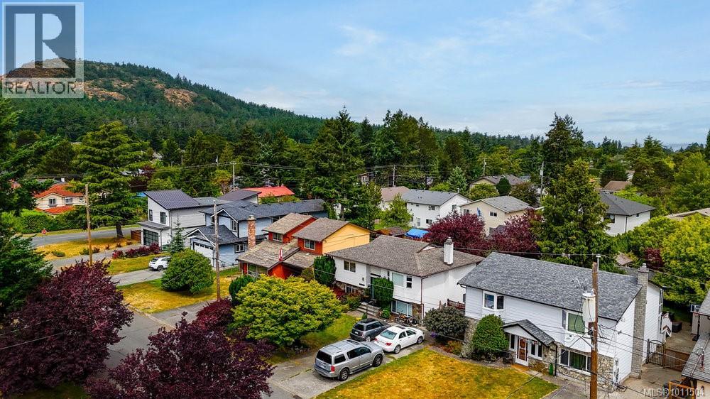 1616 Agnew Ave, Saanich, BC V8N 5M6
