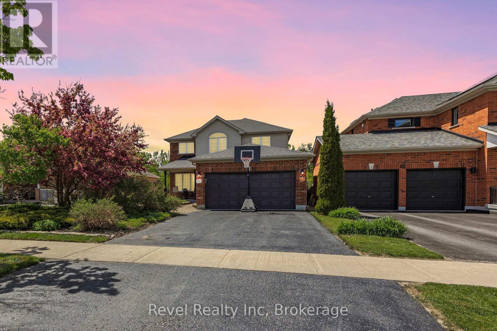 25 Lakewoods Ct, Barrie, ON L4N 0G4
