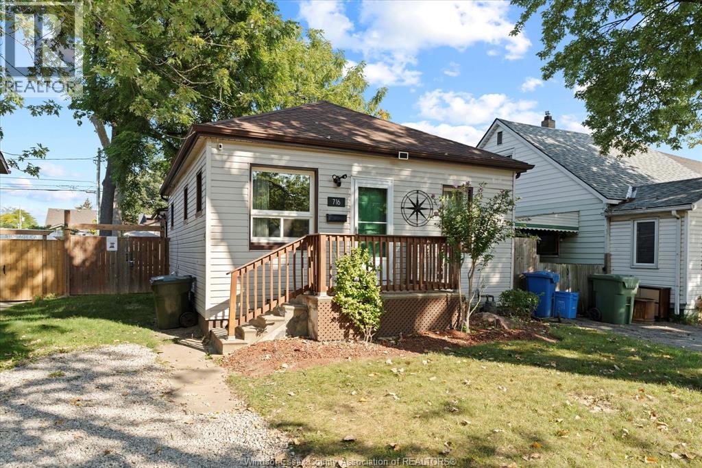716 Capitol St, Windsor, ON N8X 3G2