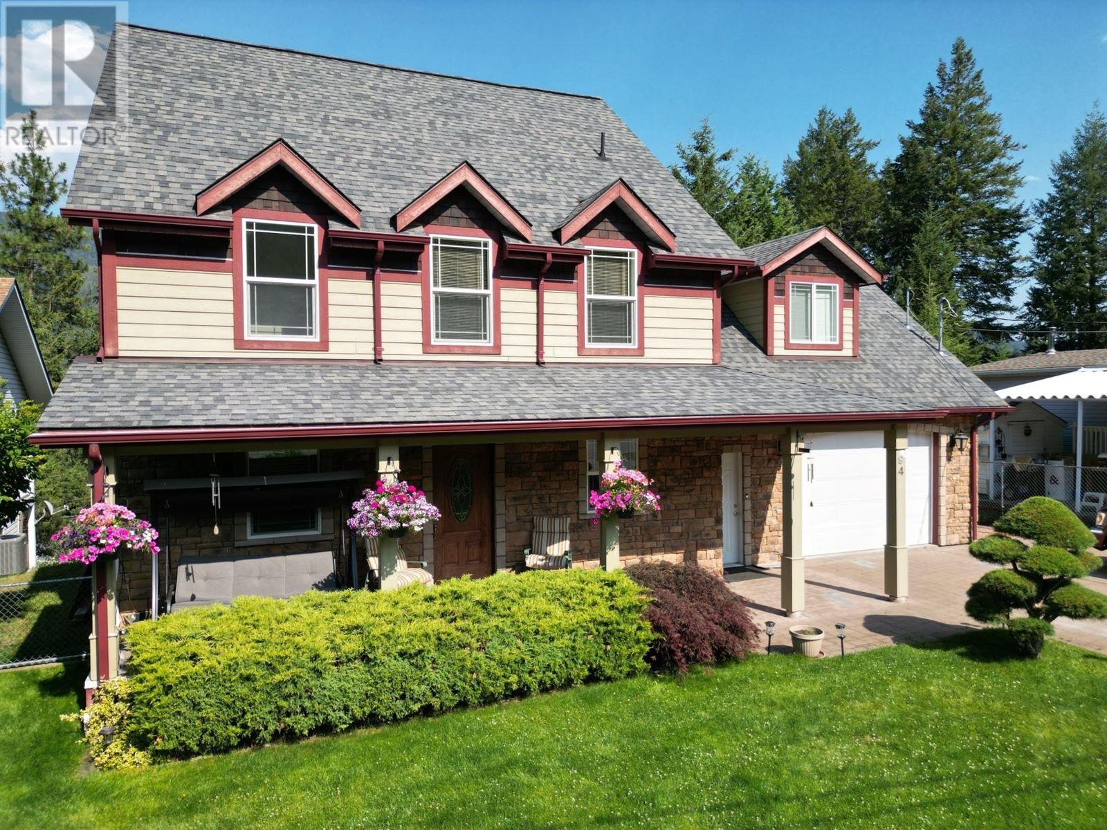94 Chase Rd, Christina Lake, BC V0H 1E0