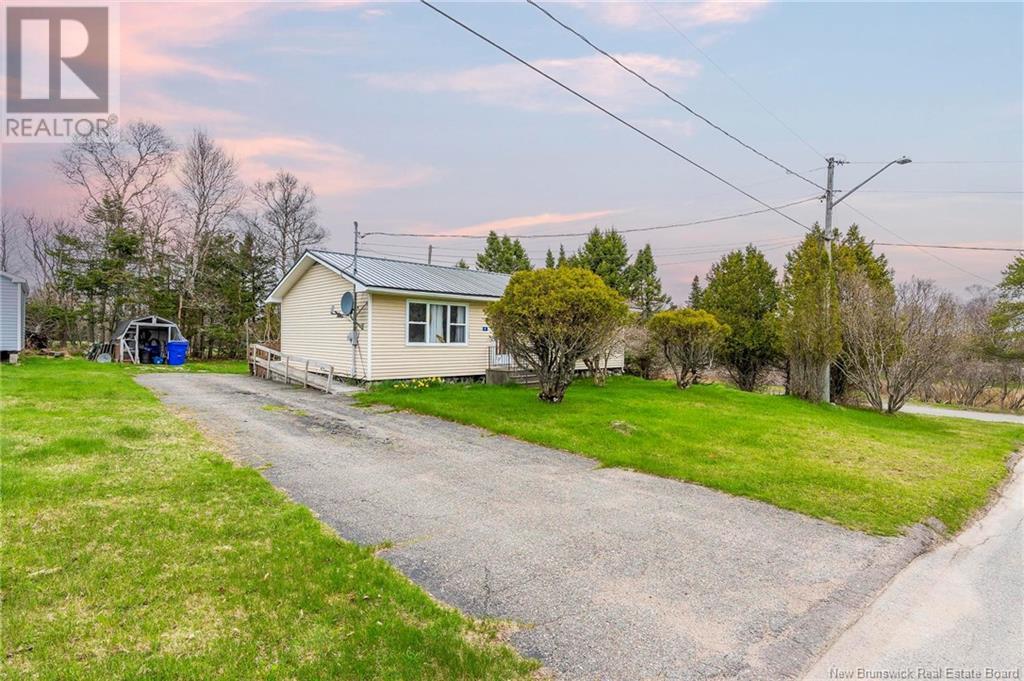 4 Hillside Dr, Blacks Harbour, NB E5H 1H5