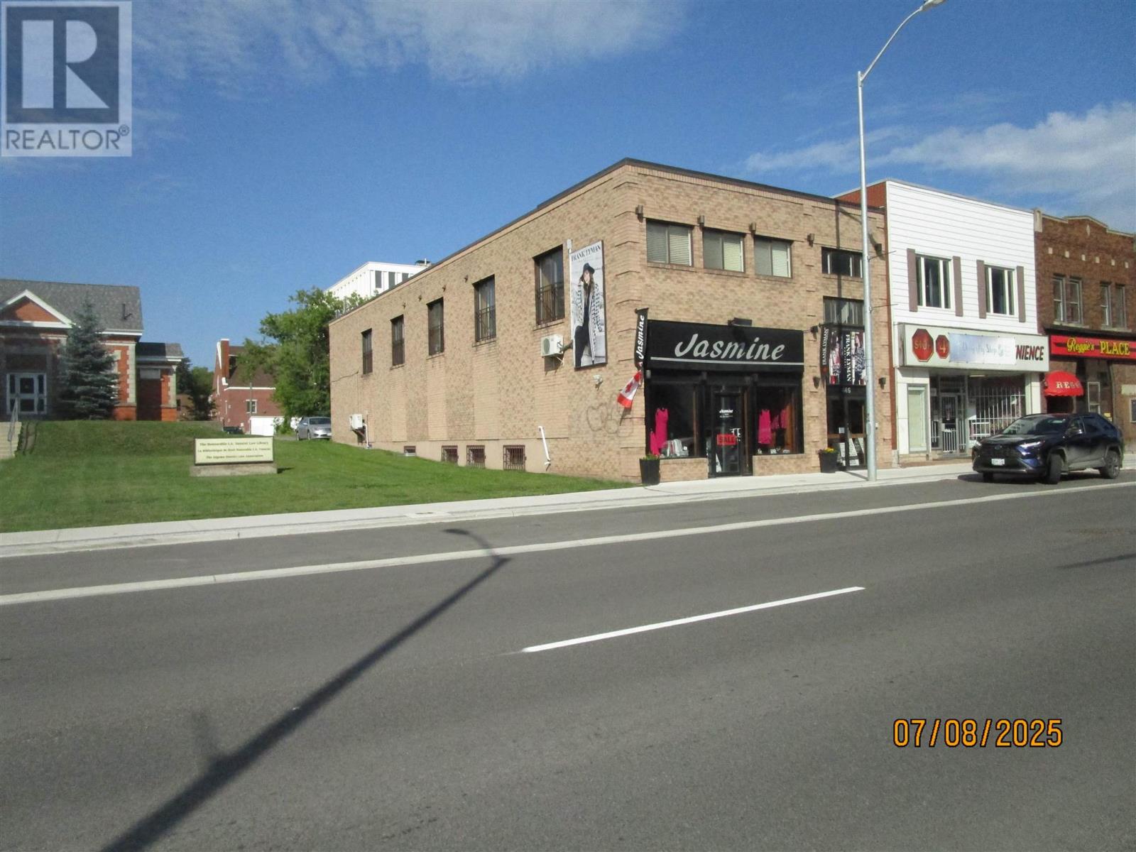 446-450 Queen St E, Sault Ste. Marie, ON P6A 1Z7