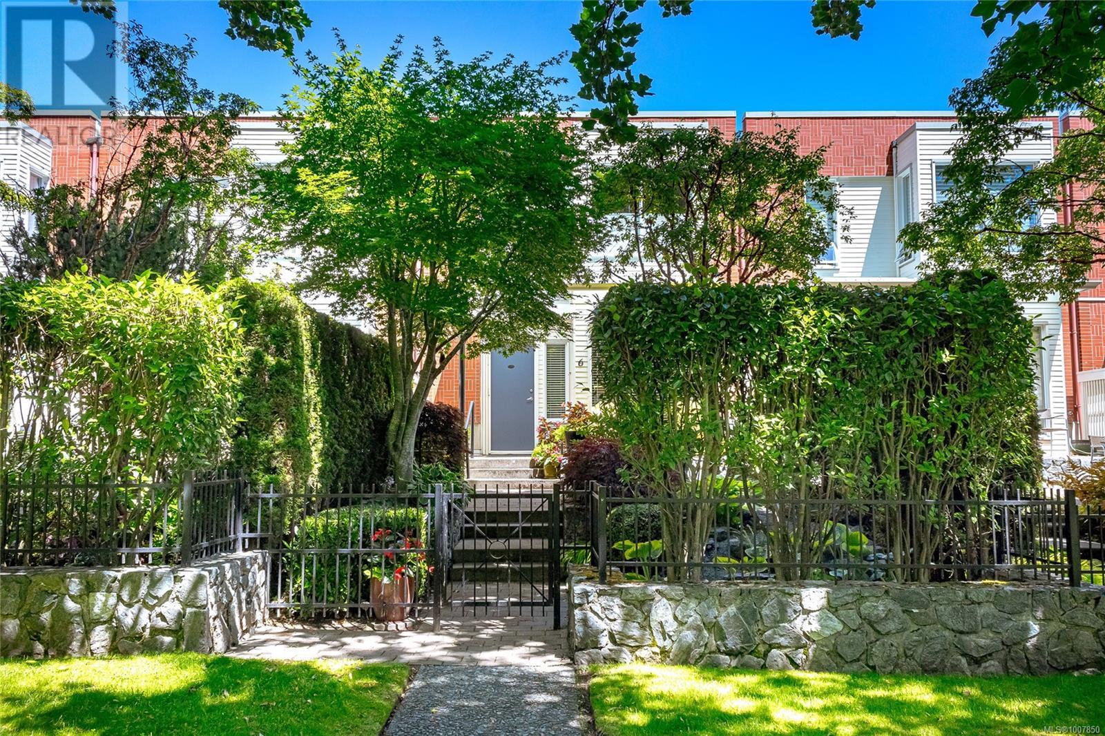 370 Waterfront Cres Unit 6 Cres, Victoria, BC V8T 5K3