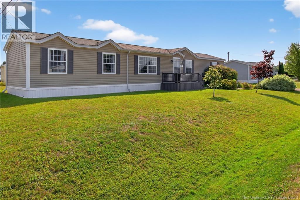 10 Anemone St, Moncton, NB E1H 2R7