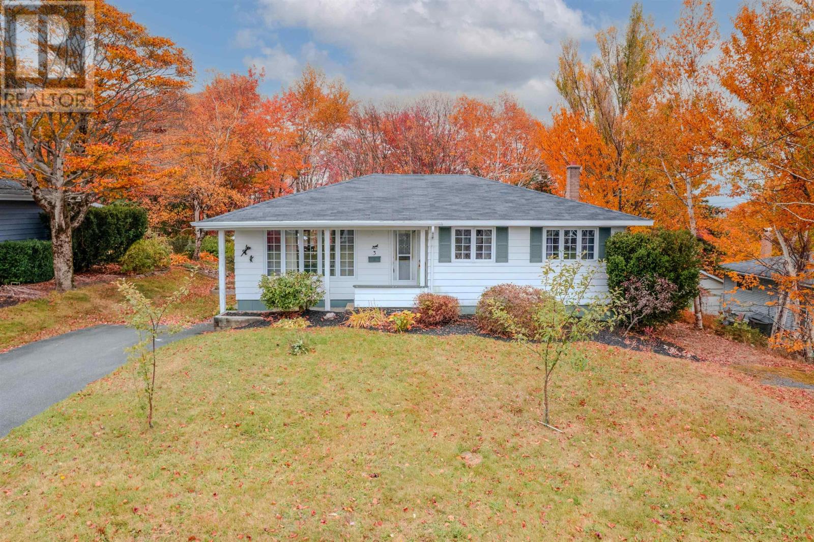 3 Mt Allison Dr, Sydney, NS B1P 3Y9
