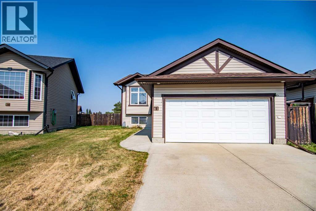 61 Mann Dr, Penhold, AB T0M 1R0
