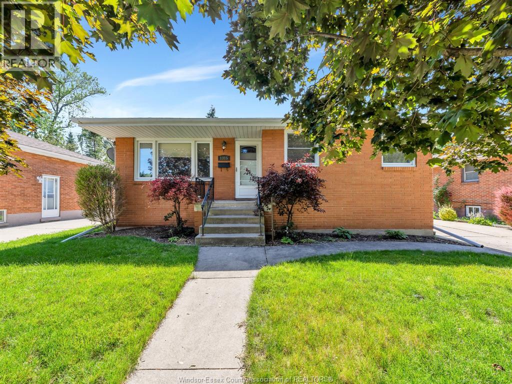 1315 Janette Ave, Windsor, ON N8X 1Y7