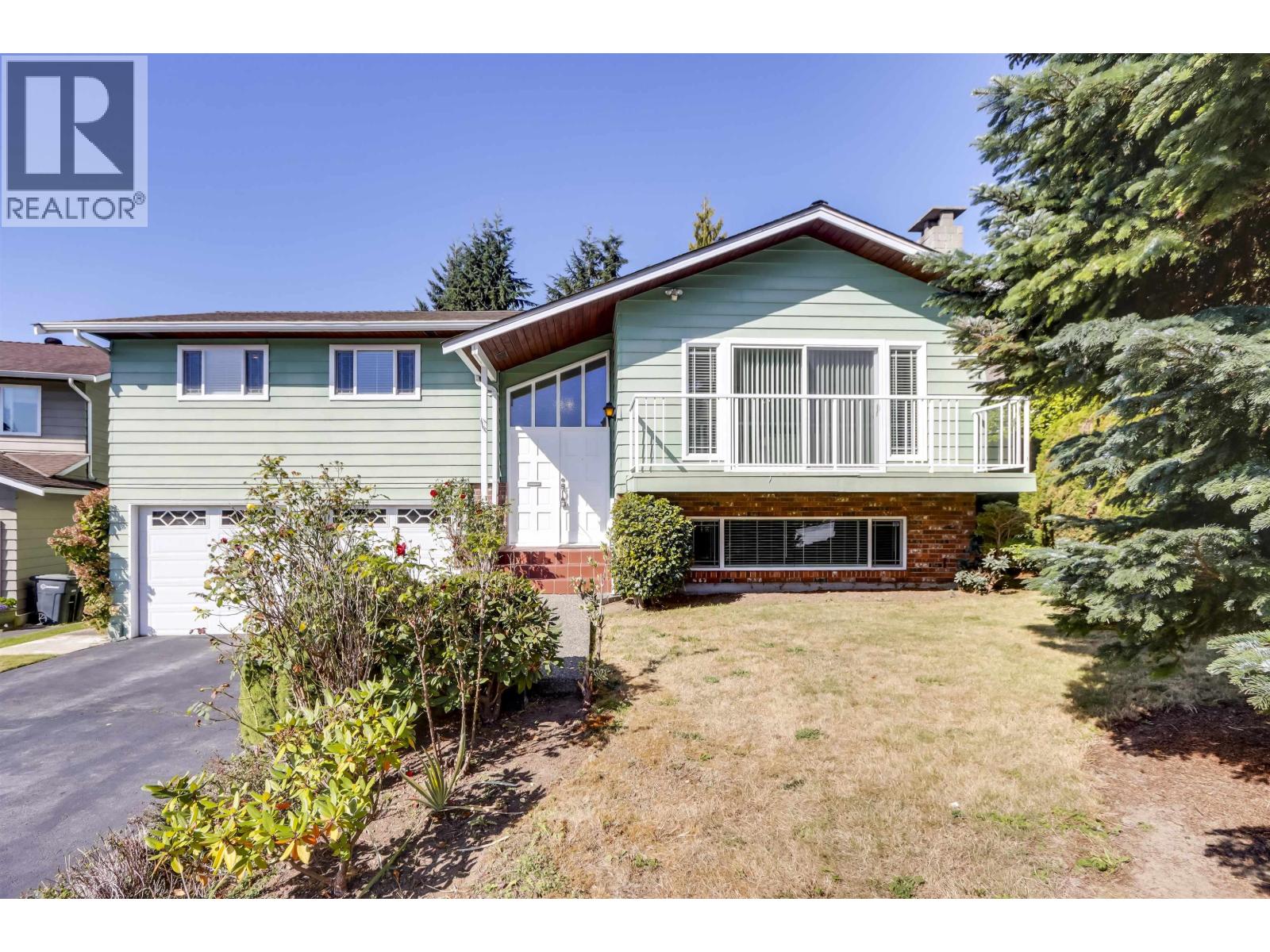 2141 Dauphin Pl, Burnaby, BC V5B 4G8