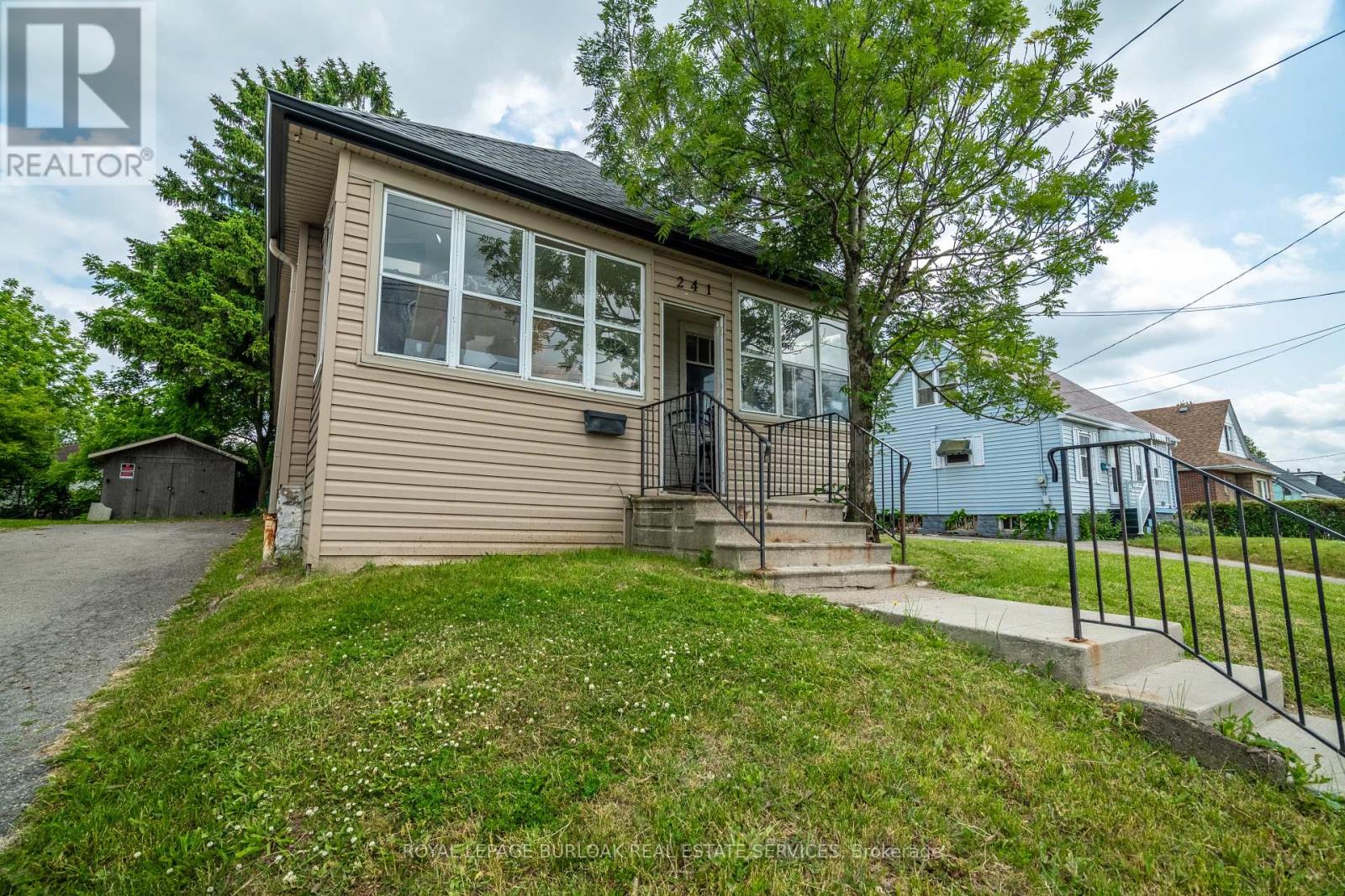 241 W 5th St, Hamilton, ON L9C 3N8