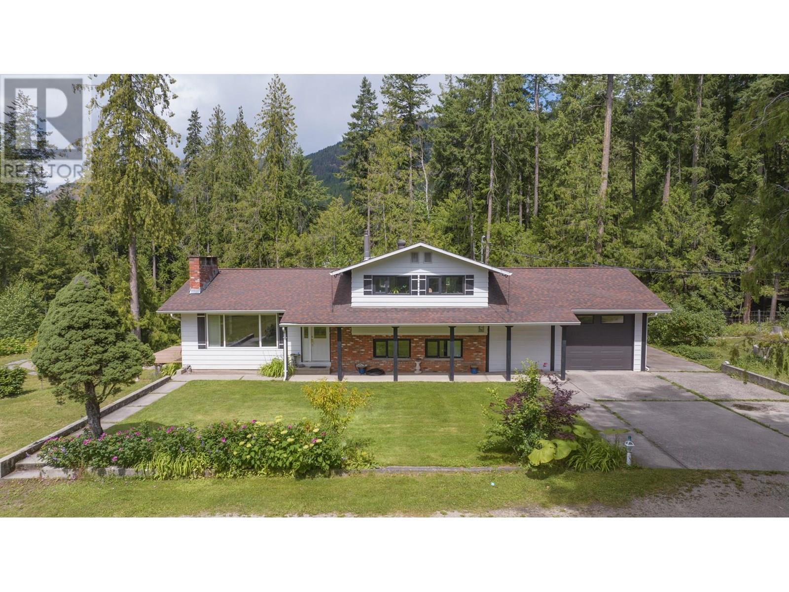 40 Rosoman Rd, Enderby, BC V4Y 4K4