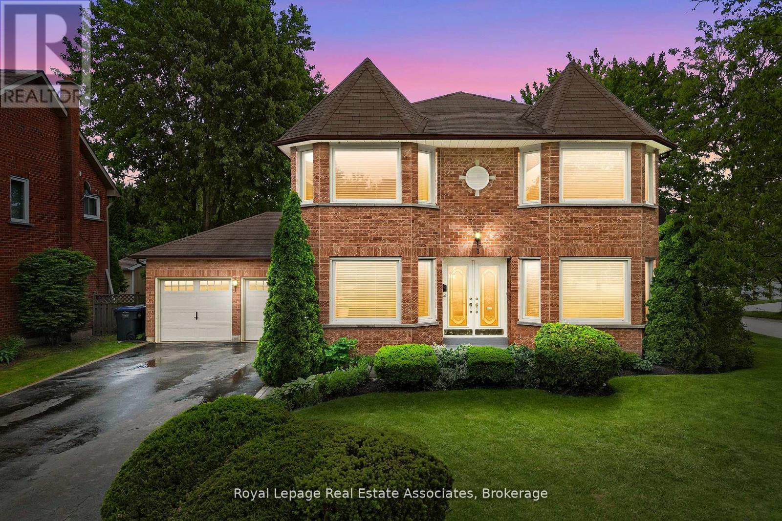 1 Brookbank Ct, Brampton, ON L6Z 3G7