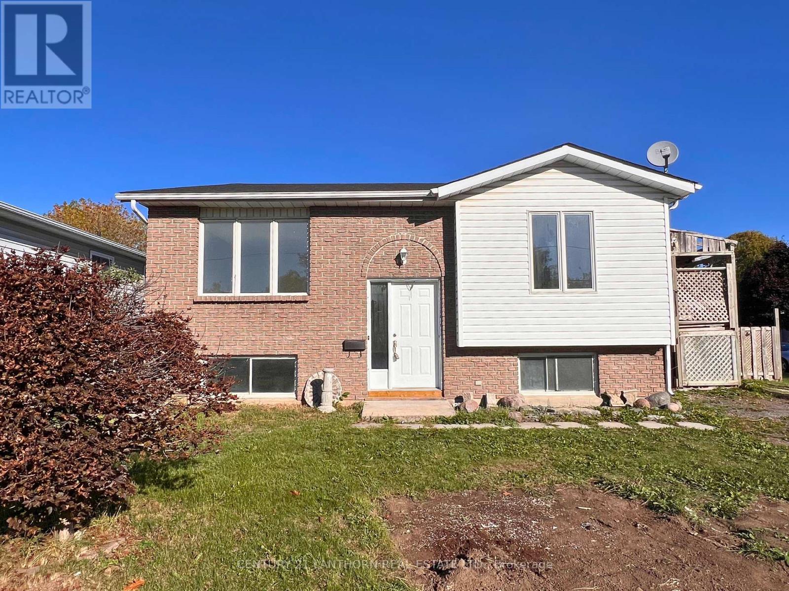 136 N Murray St, Quinte West, ON K8V 6R2