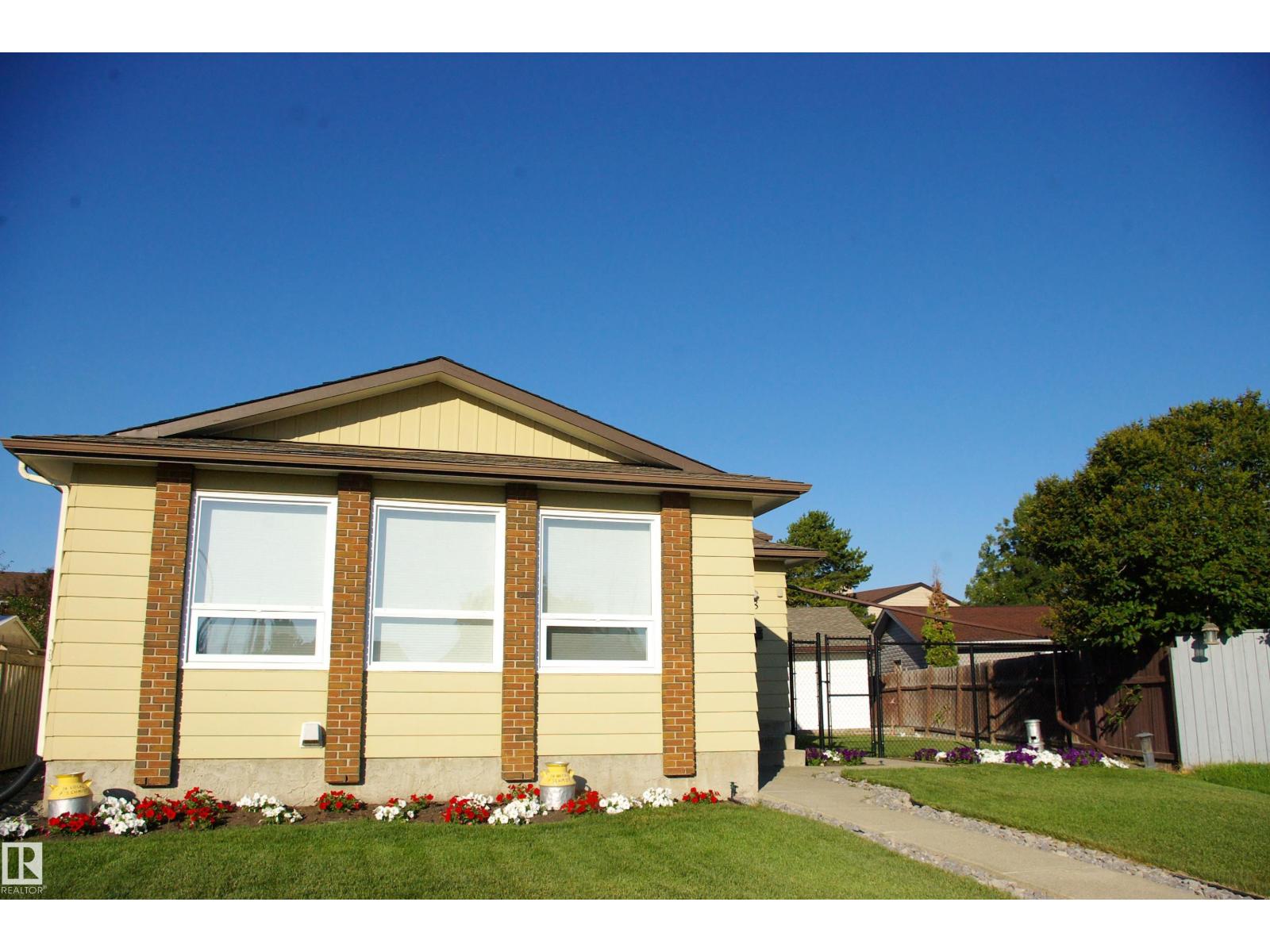168 Warwick Rd NW, Edmonton, AB T5X 4P8