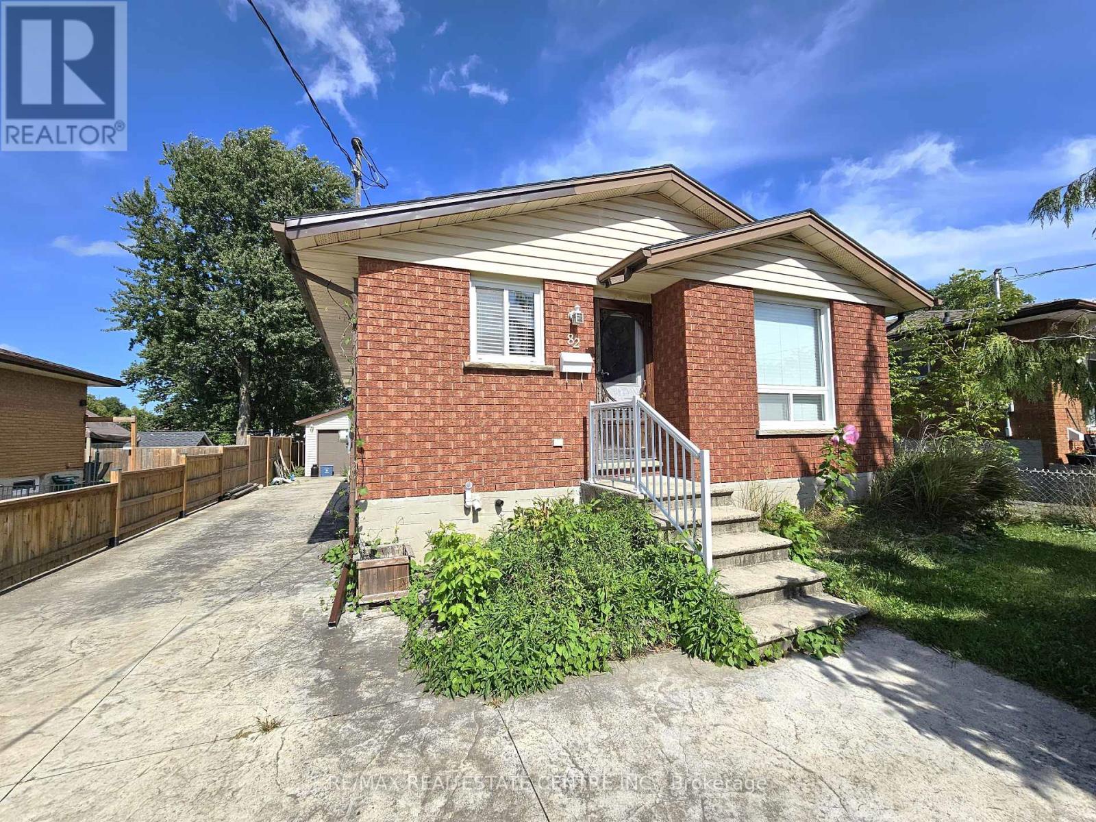 82 Elmwood Ave, Cambridge, ON N1R 4Y4