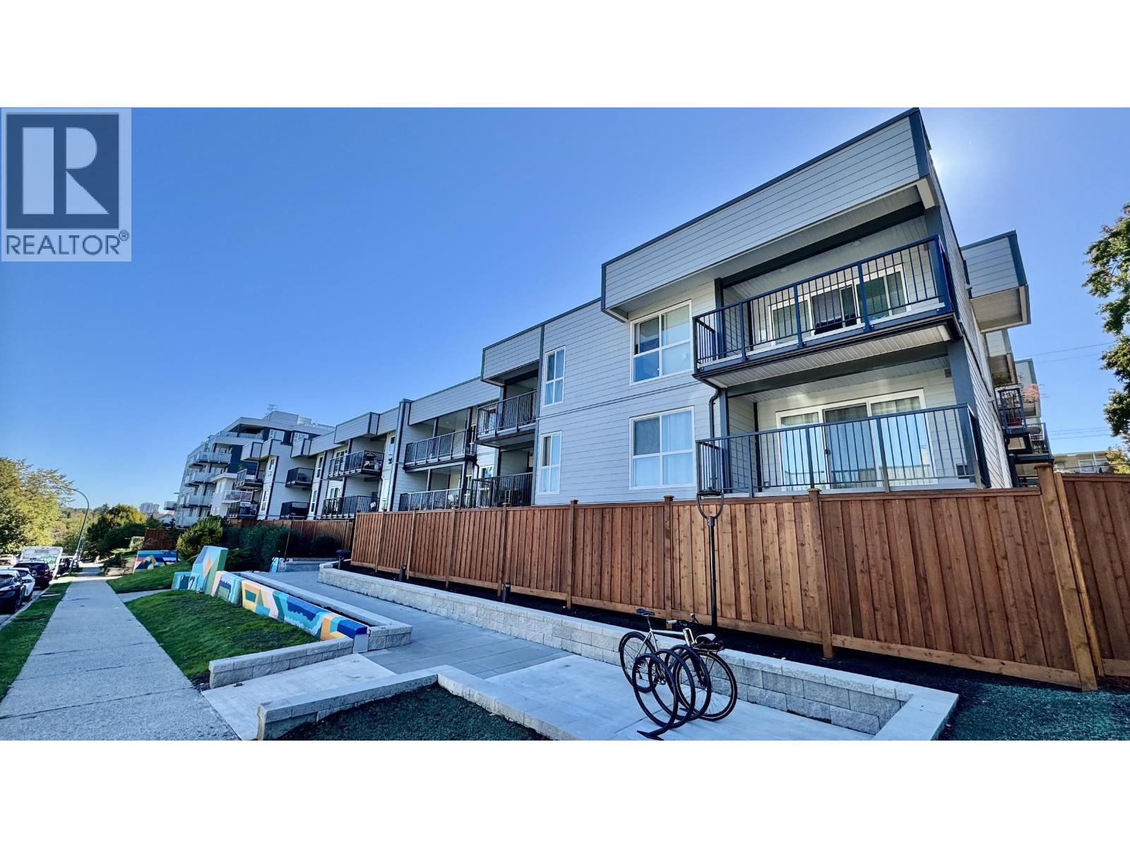 808 8th Avenue Unit 215, Vancouver, BC V5T 1T5