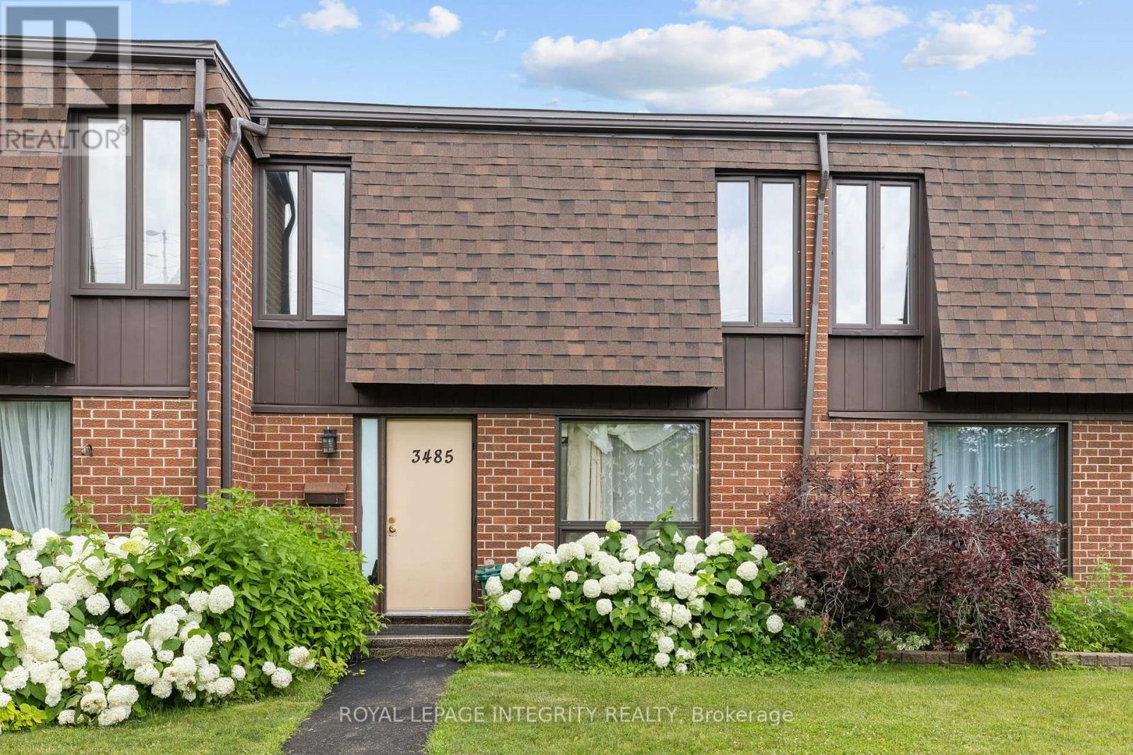 3485 Mccarthy Rd, Ottawa, ON K1V 8Z9