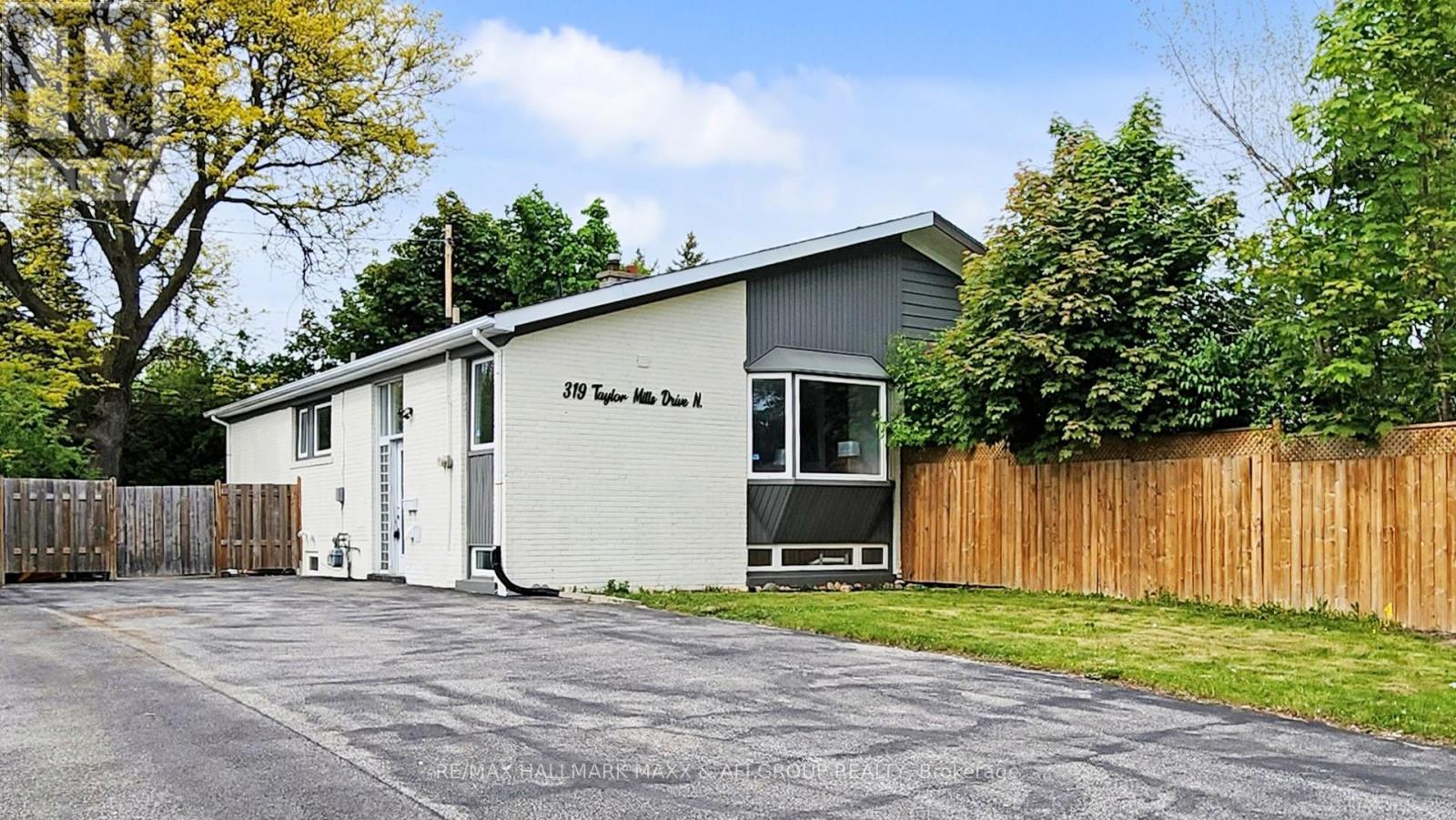 319 Taylor Mills Dr N, Richmond Hill, ON L4C 2T8