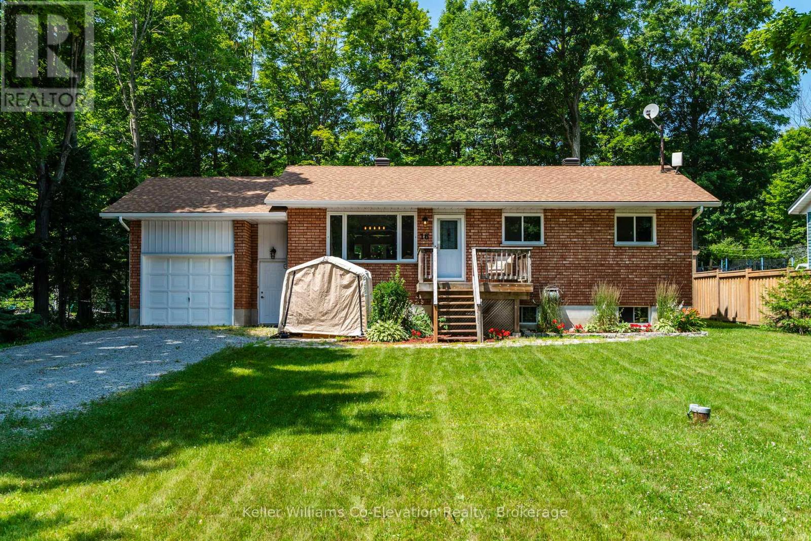 16 Mundy Ave, Tiny, ON L9M 0B5