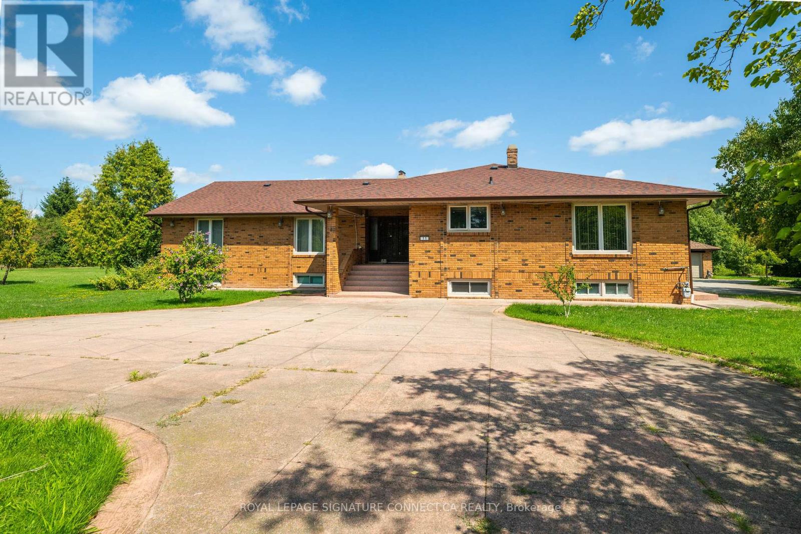 11 Julian Dr, Brampton, ON L6P 0L3