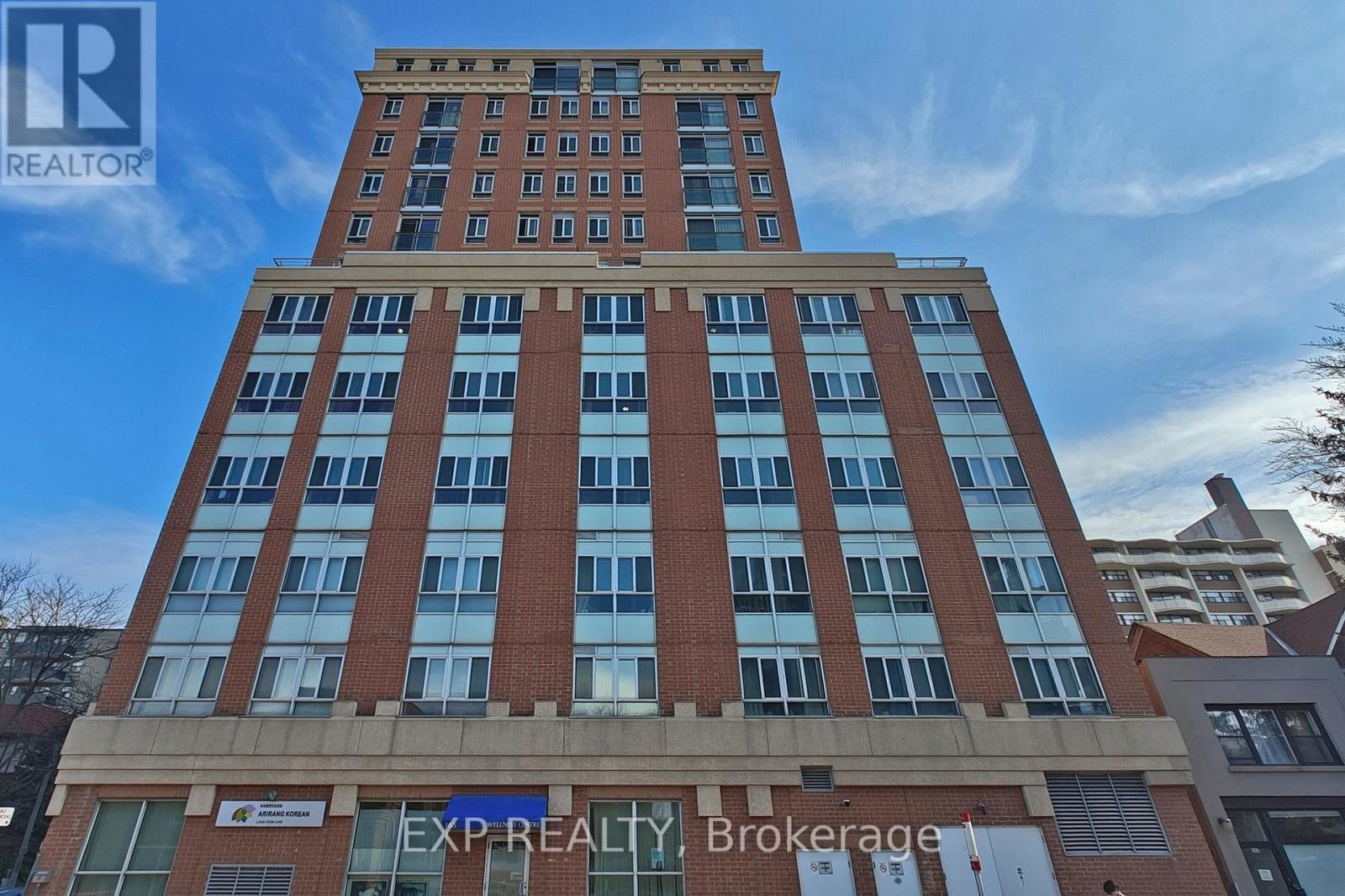 15 Maplewood Ave Ph6 Ave, Toronto, ON M6C 4B4