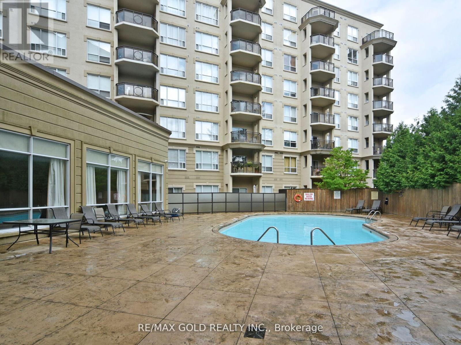 404 2 Maison Parc Ct N, Vaughan Lakeview Estates, ON L4J 9K4