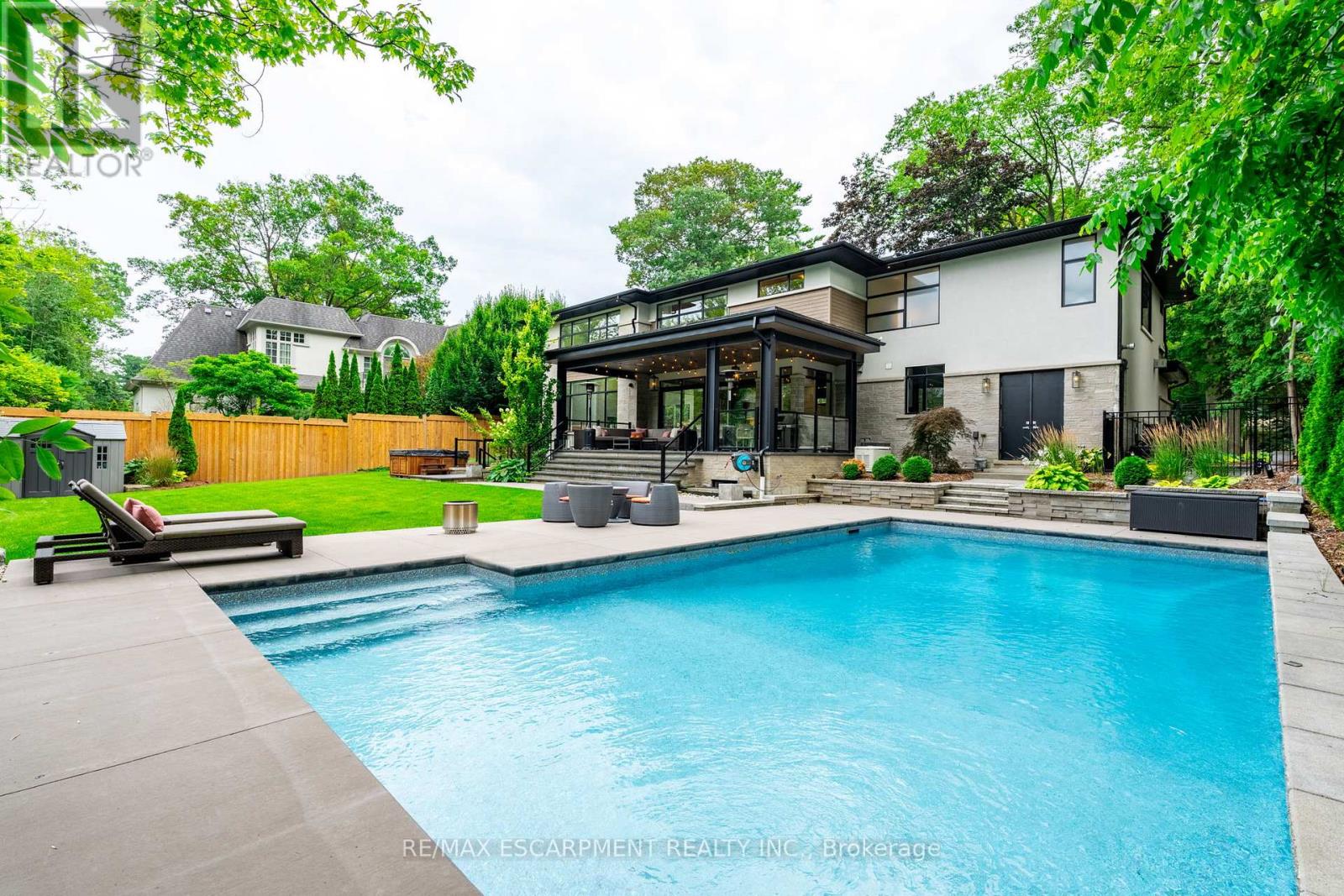 1293 Woodland Ave, Mississauga, ON L5G 2Y1
