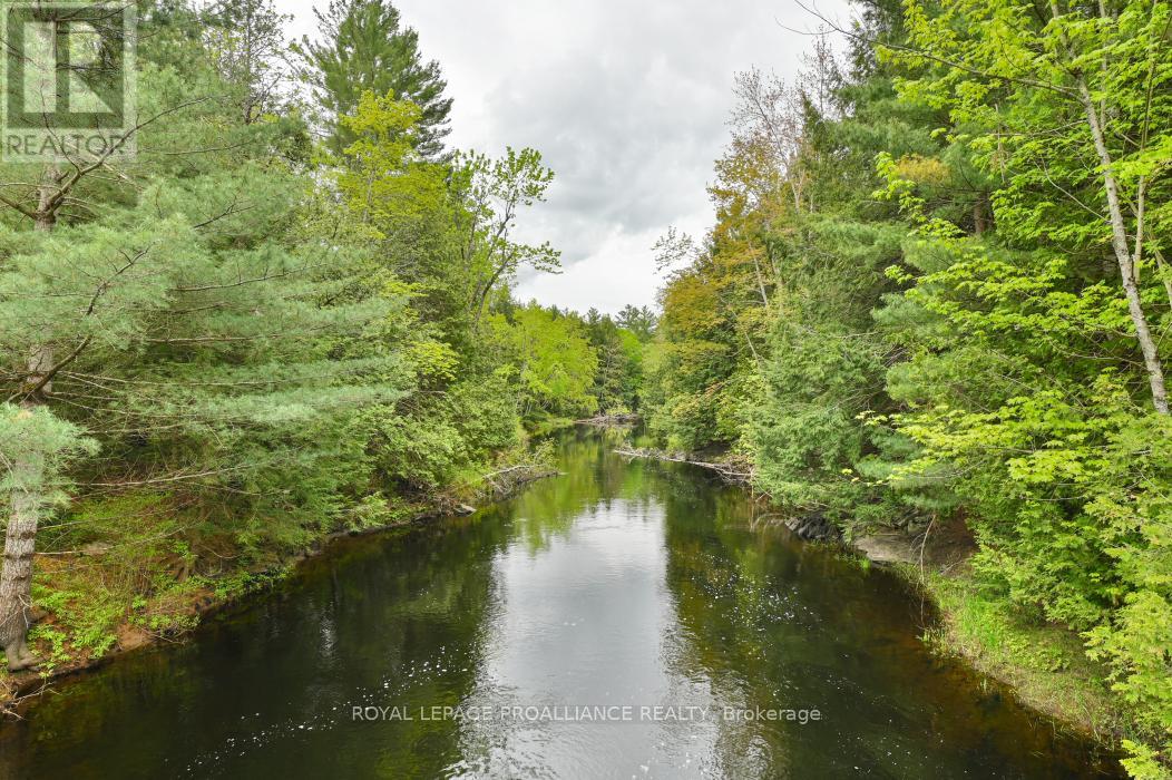 8 Clark Line Rd, Addington Highlands, ON K0H 1P0