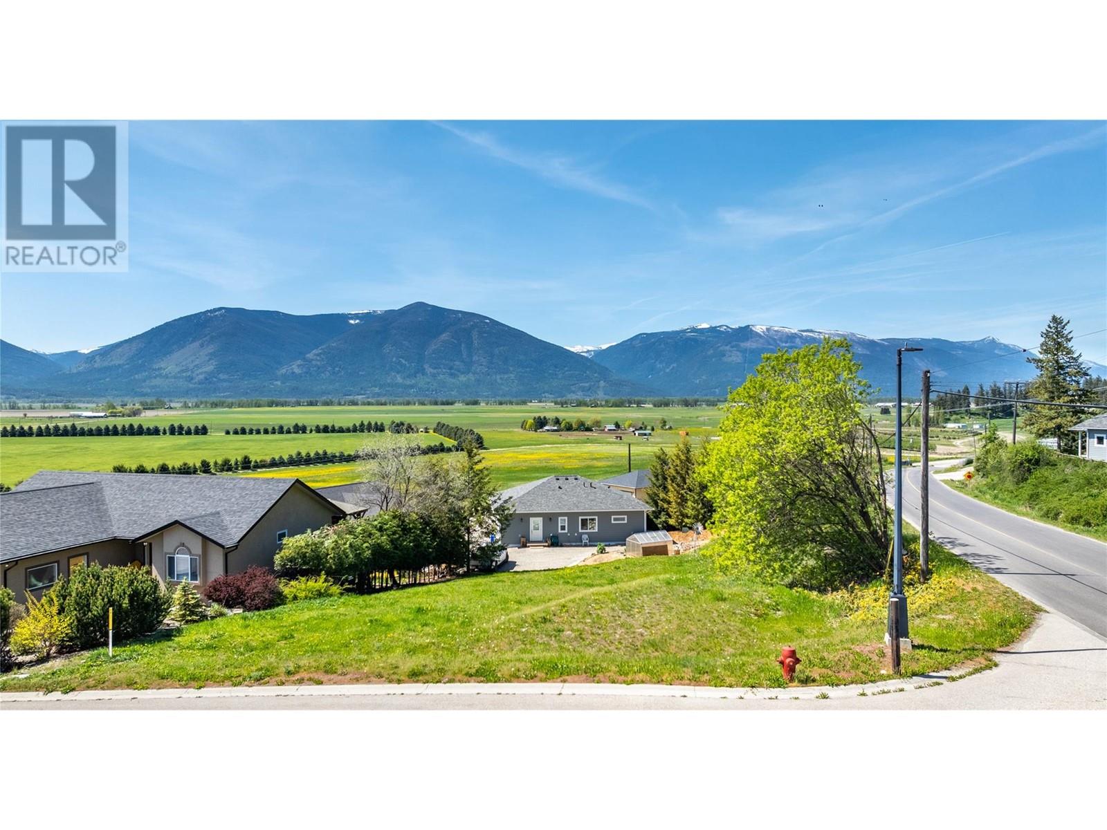 1031 Selkirk Dr, Creston, BC V0B 1G3