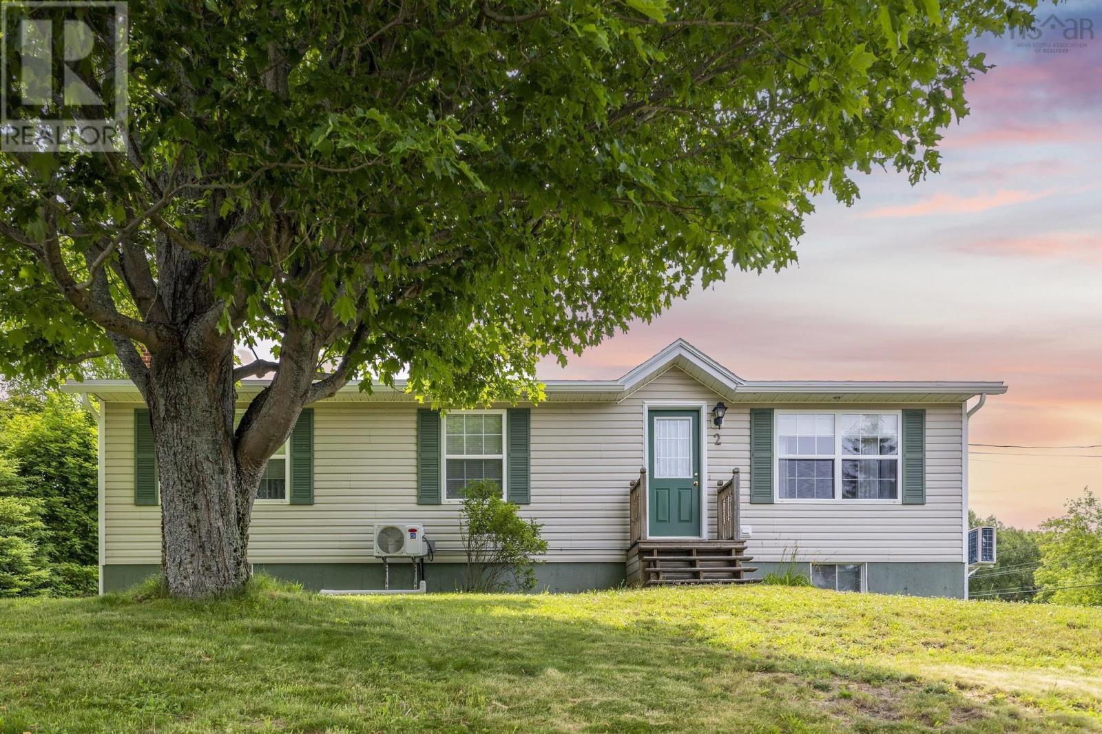 2 Maple St, Trenton, NS B0K 1X0