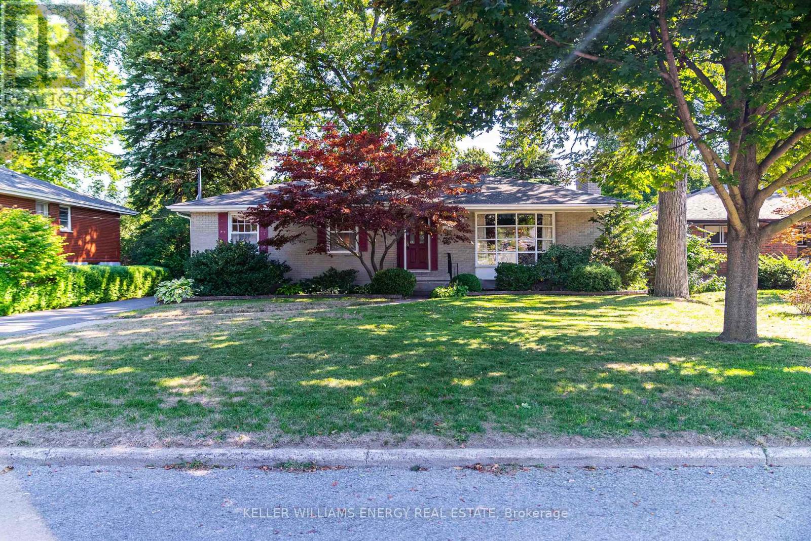 15 Southwood Cres, Belleville, ON K8N 1X4